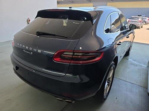 Sapphire Blue Metallic 2016 Porsche Macan S