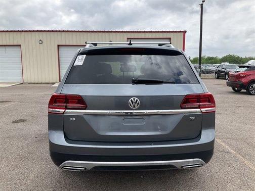 Platinum Gray Metallic 2018 Volkswagen Atlas 3.6L SE w/Technology