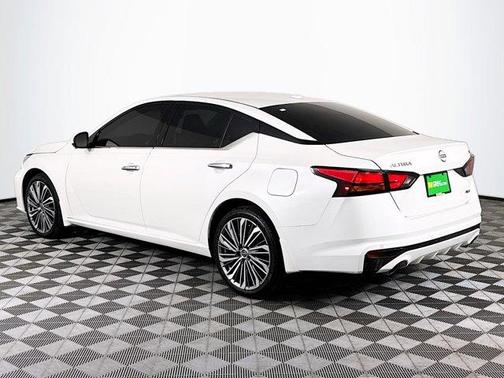 White 2023 Nissan Altima 2.5 SL