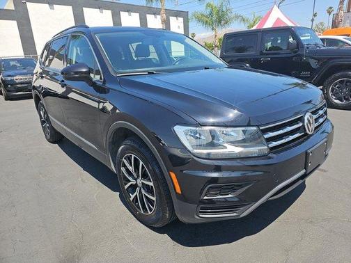 Deep Black Pearl Effect 2021 Volkswagen Tiguan 2.0T SE