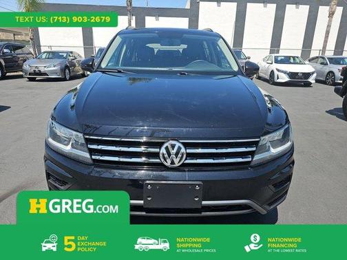 Deep Black Pearl Effect 2021 Volkswagen Tiguan 2.0T SE