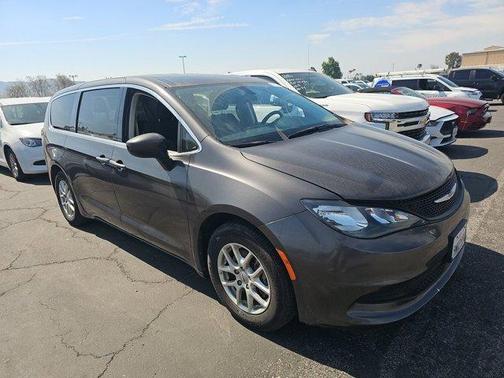 2022 Chrysler Voyager LX