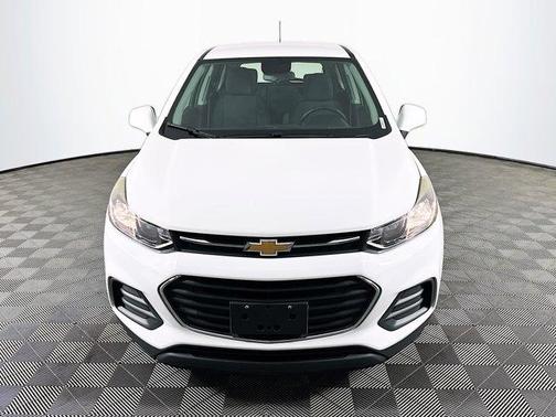 Summit White 2017 Chevrolet Trax LS