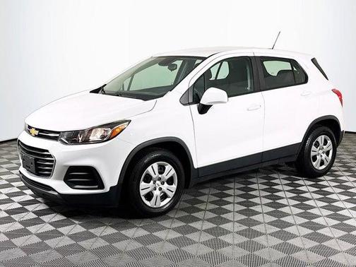 Summit White 2017 Chevrolet Trax LS
