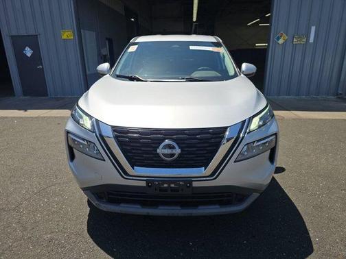 Brilliant Silver Metallic 2022 Nissan Rogue SV