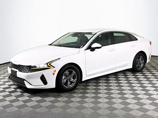 Glacial White Pearl 2023 Kia K5 LXS