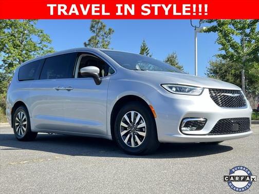 2023 Chrysler Pacifica Hybrid Touring L