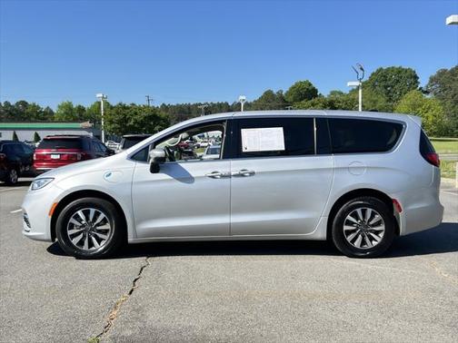 2023 Chrysler Pacifica Hybrid Touring L