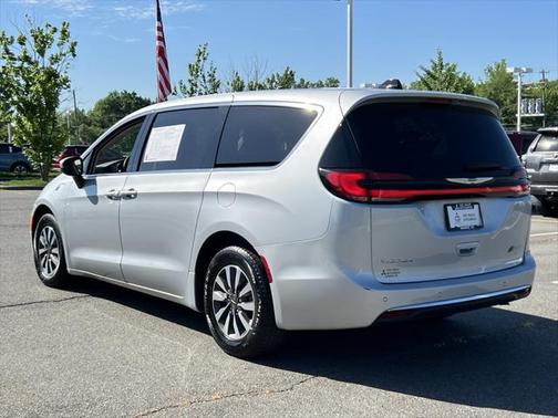 2023 Chrysler Pacifica Hybrid Touring L