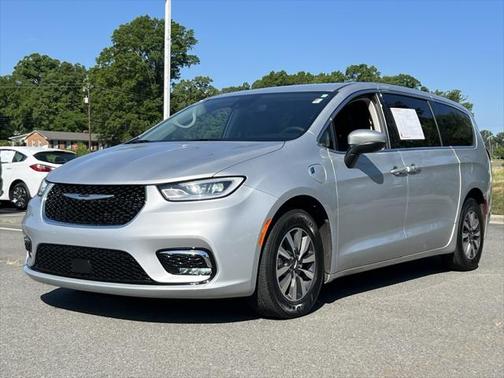 2023 Chrysler Pacifica Hybrid Touring L