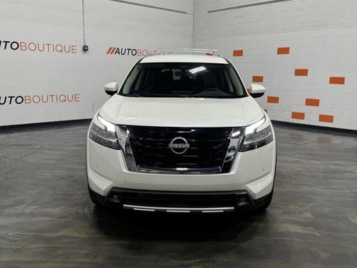 2023 Nissan Pathfinder SL 4WD