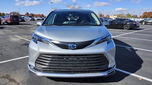 2024 Toyota Sienna XLE