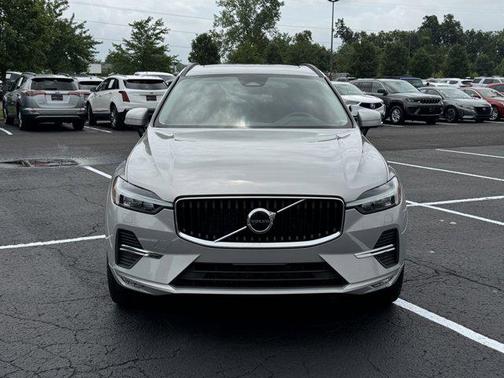 2022 Volvo XC60 B5 Momentum