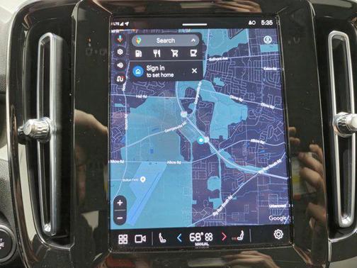 2024 Volvo XC40 B5 Core Bright Theme