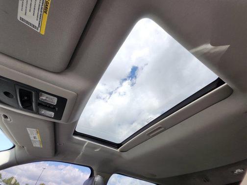 Pearl White 2017 RAM 1500 Laramie