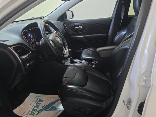 Bright White Clearcoat 2019 Jeep Cherokee Latitude Plus