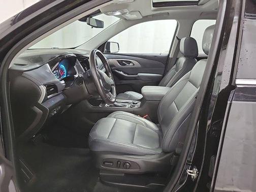 Mosaic Black Metallic 2019 Chevrolet Traverse LT Leather