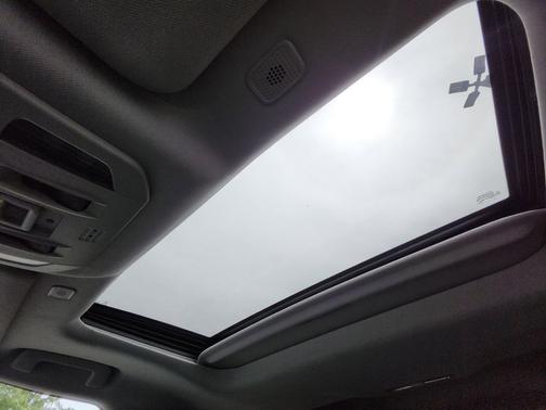 Wind Chill Pearl 2023 Toyota Highlander XLE