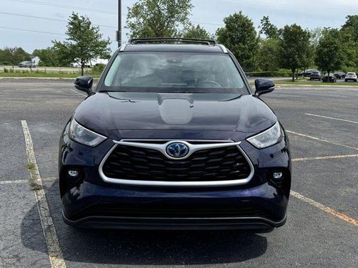 2022 Toyota Highlander Hybrid XLE