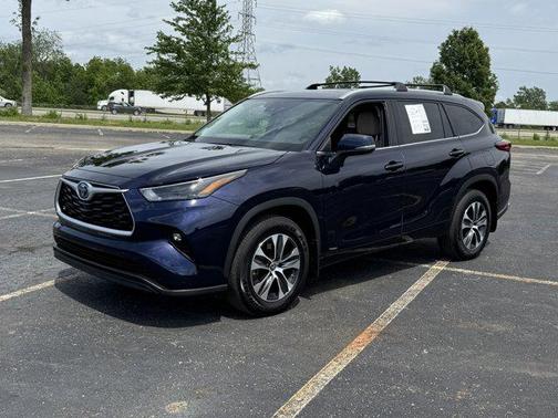 2022 Toyota Highlander Hybrid XLE
