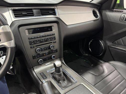 2013 Ford Mustang V6 Premium