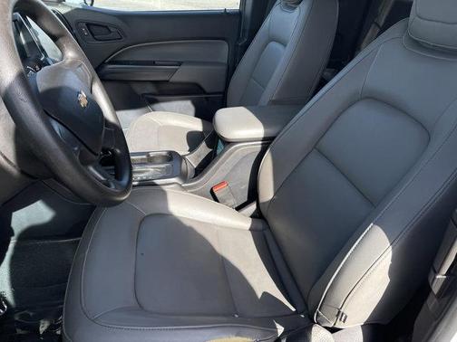 Photo 5 of 21 of 2018 Chevrolet Colorado WT