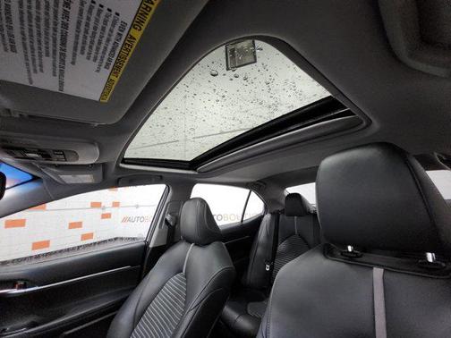 2018 Toyota Camry Hybrid SE