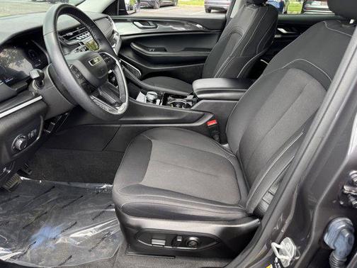 2022 Jeep Grand Cherokee Laredo