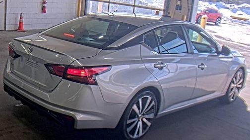 Brilliant Silver Metallic 2020 Nissan Altima SR FWD