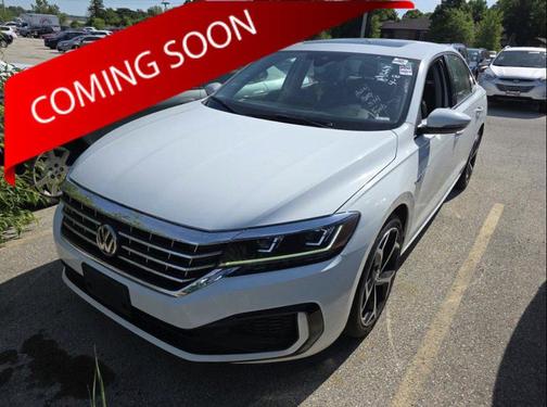 Pure White 2020 Volkswagen Passat 2.0T R-Line