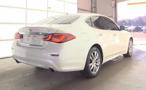 2019 INFINITI Q70 3.7X LUXE