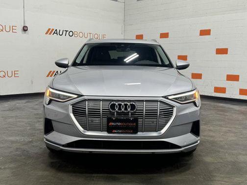 2022 Audi e-tron Premium