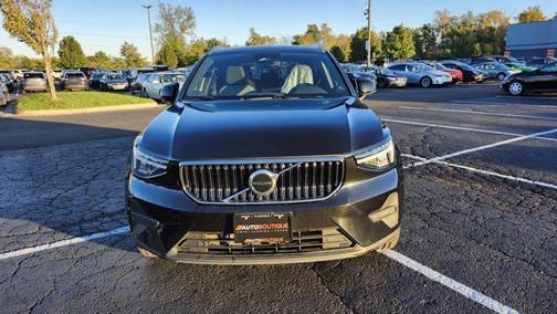 2024 Volvo XC40 B5 Core Dark Theme