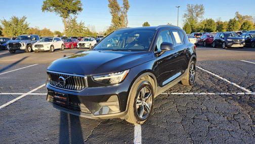 2024 Volvo XC40 B5 Core Dark Theme
