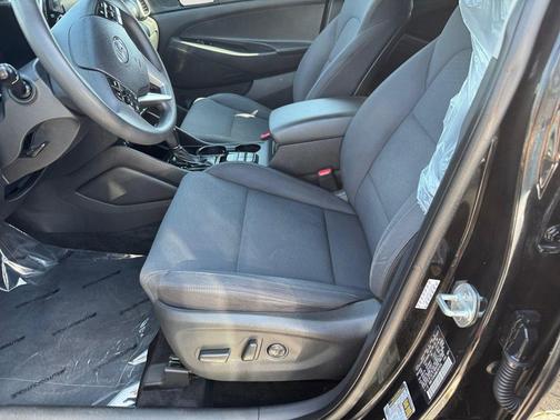 Black Noir Pearl 2021 Hyundai TUCSON Value