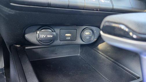 2022 Hyundai ELANTRA SE