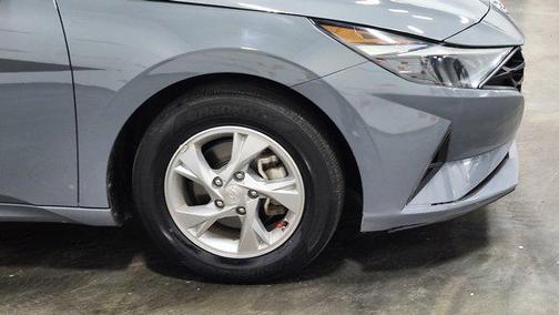 2022 Hyundai ELANTRA SE