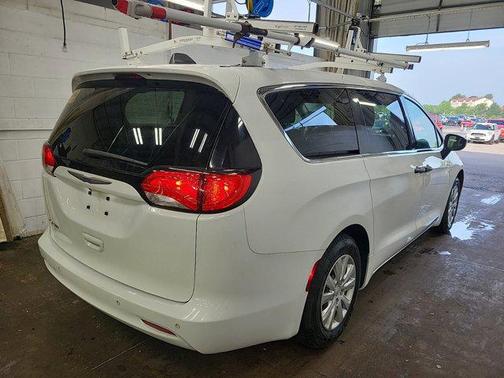 2020 Chrysler Voyager L