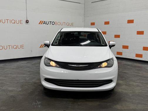 2020 Chrysler Voyager L