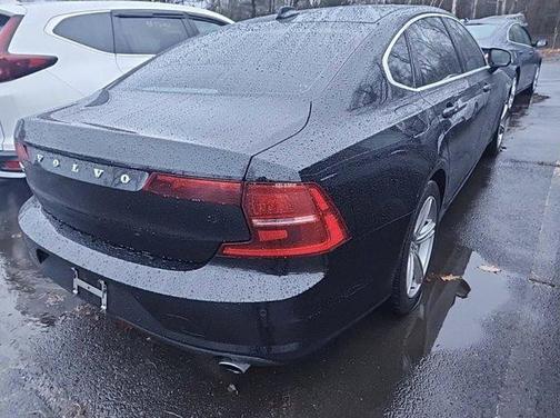 2018 Volvo S90 T5 Momentum