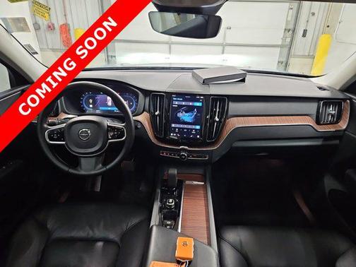 2023 Volvo XC60 B5 Plus Dark Theme
