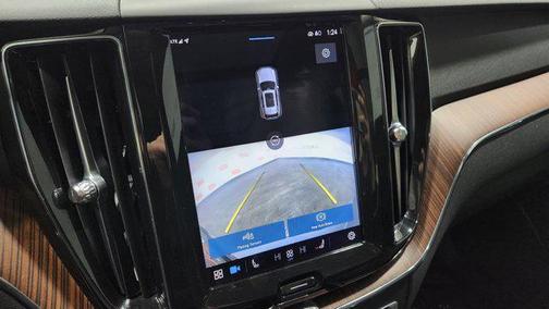 2023 Volvo XC60 B5 Plus Dark Theme