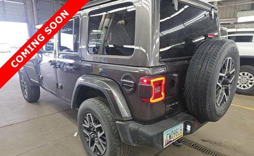 Granite Crystal Metallic Clearcoat 2025 Jeep Wrangler 4-Door Sahara 4x4
