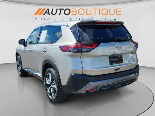 Champagne Silver Metallic 2023 Nissan Rogue SL