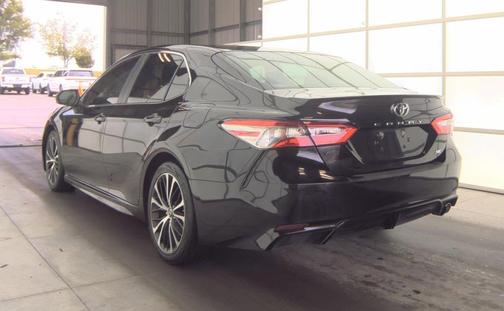 Midnight Black Metallic 2018 Toyota Camry SE