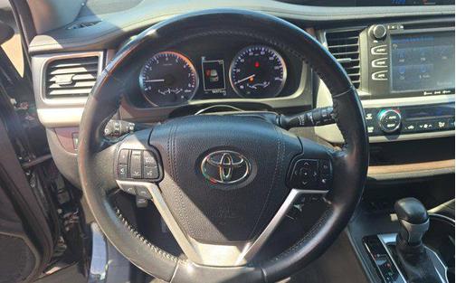 2017 Toyota Highlander LE Plus
