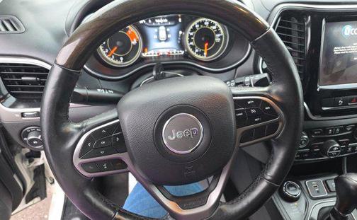 2019 Jeep Cherokee Overland