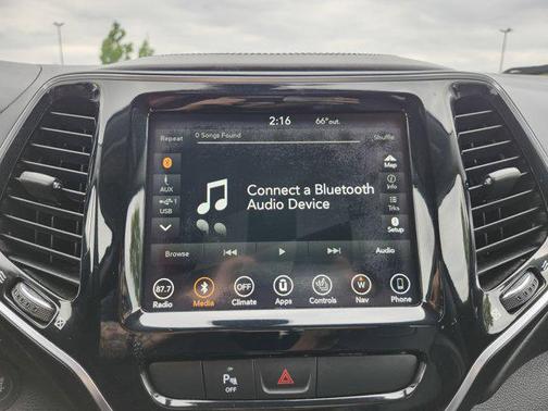 Pearl White Pearlcoat 2019 Jeep Cherokee Overland