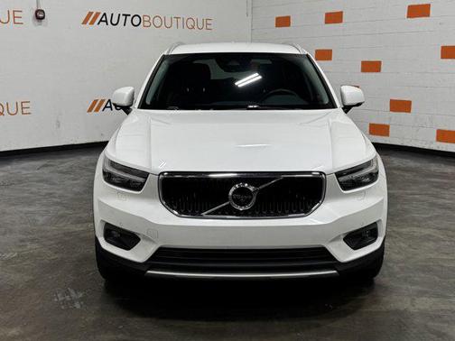 2021 Volvo XC40 T5 Momentum
