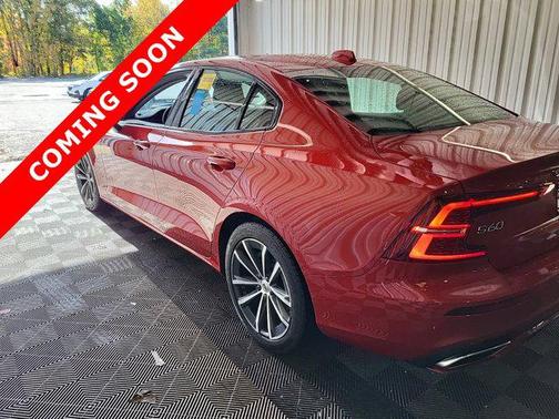 2021 Volvo S60 T5 Momentum